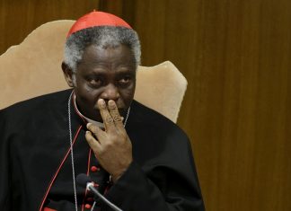 Cardeal africano cotado para ser próximo papa renuncia de cargo que tem no Vaticano