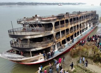 Incêndio em barco deixa 37 mortos em Bangladesh