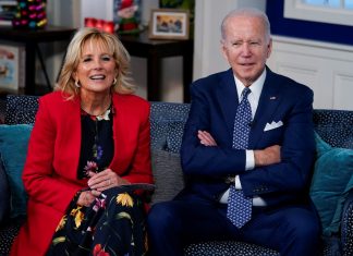 Biden é insultado por apoiadores de Trump durante ligação de Natal