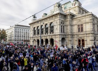 Não vacinados da Áustria vão poder ver até 10 pessoas no Natal e Ano Novo