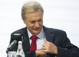 Ultradireitista José Antonio Kast testa no domingo o peso do nazismo e do pinochetismo no Chile