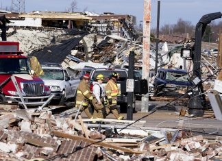 Tornados deixam mais de 80 mortos e rastro de destruição no sudeste dos EUA