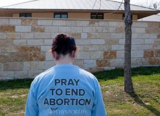 Suprema Corte dos EUA permite que tribunais federais contestem a lei de aborto do Texas