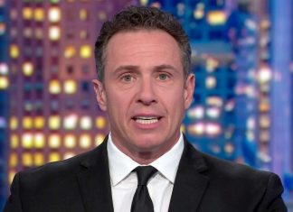 CNN demite âncora Chris Cuomo após revelações sobre seu envolvimento com a defesa de irmão acusado de assédio sexual