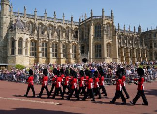 Polícia do Reino Unido prende homem por invasão do castelo da rainha Elizabeth