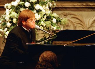 Abadia de Westminster pediu que Elton John tocasse no funeral da princesa Diana, revelam documentos