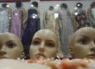 Talibãs ordenam decapitação de manequins em lojas de roupas