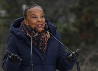 Ex-ministra da França lança candidatura para unir esquerda contra Macron