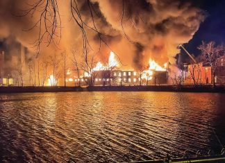 Incêndio levanta nuvem de fumaça densa em Nova Jersey