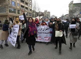 Talibãs usam gás pimenta contra mulheres em protesto em Cabul