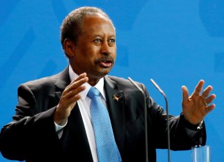 Primeiro-ministro do Sudão renuncia em meio a crise aberta por golpe militar