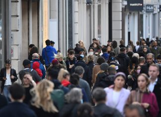 Reino Unido retira exigência de teste de Covid para viajantes vacinados a partir de 11 de fevereiro