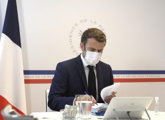 Parlamento francês suspende debate sobre passaporte vacinal após fala de Macron