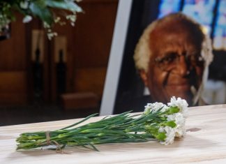 Corpo do Nobel da Paz Desmond Tutu passará por aquamação; entenda