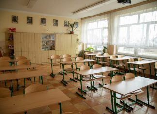 Escola dos EUA cria polêmica depois de oferecer roupa modeladora para aluna