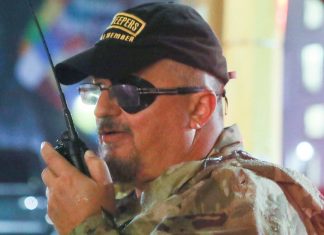 Líder de grupo de ultradireita dos EUA é indiciado por invasão ao Capitólio