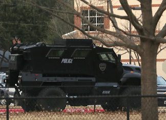 Homem faz reféns em sinagoga no Texas