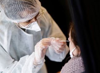França bate recorde de casos diários de Covid desde início da pandemia