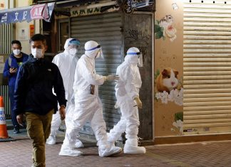 Hong Kong confina milhares de pessoas de um bloco de apartamentos