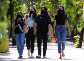 Pandemia favoreceu ensino remoto, mas aumentou desigualdade em universidades do mundo inteiro