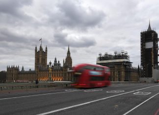 ‘Viram muito 007’, ironiza China sobre suposta espiã no Parlamento britânico