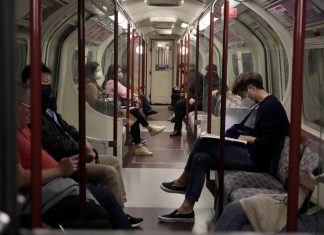 Na Inglaterra, máscara e passe da Covid-19 não são mais obrigatórios