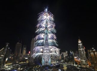 Emirados Árabes Unidos batem cinco recordes do Guinness com fogos de artifício