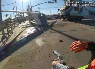 Policiais salvam piloto de avião em acidente a segundos de ser atingido por um trem nos EUA; Veja VÍDEO