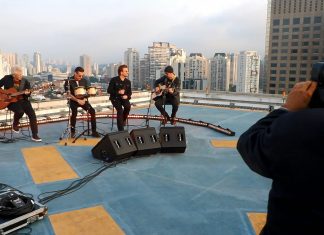 U2 homenageia vítimas do ‘Domingo Sangrento’ 50 anos após o massacre