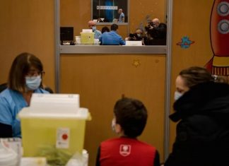 Pai não vacinado perde temporariamente direito de ver filho no Canadá