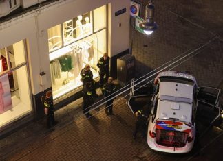 Homem armado faz reféns em loja da Apple em Amsterdã