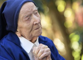 Mulher mais velha da Europa, que sobreviveu à Covid, completa 118 anos