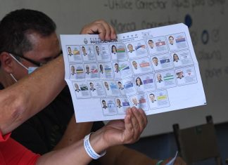 Sem favoritos, Costa Rica elege presidente entre 25 candidatos