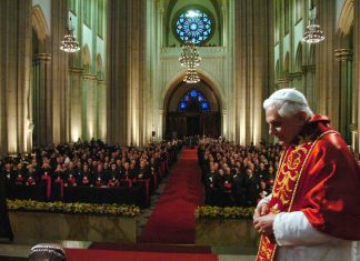 Bento XVI pede perdão por ‘abusos’ e ‘erros’ do clero e diz em carta que está pronto para enfrentar ‘o juiz final’
