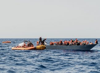 Marinha da Tunísia resgata 163 migrantes no litoral do país