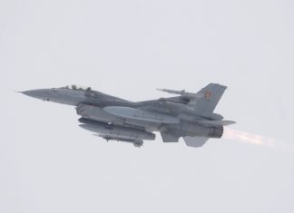 EUA enviam caças F-15 à Polônia, que faz fronteira com Ucrânia e Rússia