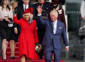 Charles agradece Elizabeth pelo anúncio à ‘Rainha Camilla’ em dia de homenagens por jubileu