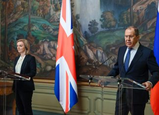 ‘Conversa de surdo e mudo’, diz chanceler da Rússia após encontro com diplomacia britânica
