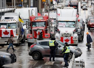 O que diz a lei de emergências que dá amplos poderes a Trudeau para lidar com os protestos no Canadá