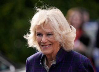 Camilla, esposa do príncipe Charles, testa positivo para Covid-19