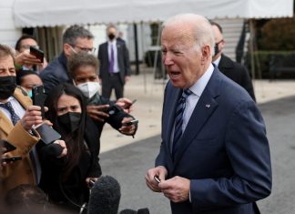 Joe Biden diz que ameaça de invasão da Ucrânia é muito alta e que Rússia pode usar um ataque simulado para justificar operação