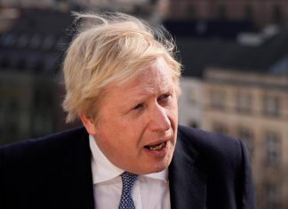 Ucrânia: Rússia planeja maior guerra na Europa desde 1945, diz Boris Johnson