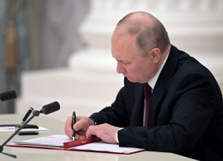 ‘Uma declaração de guerra’, diz professor sobre reconhecimento de regiões separatistas por Putin