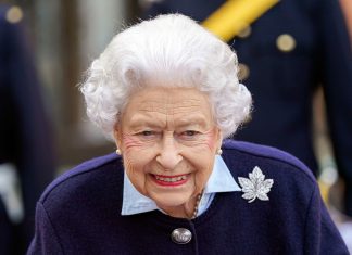Rainha Elizabeth II testa positivo para Covid-19