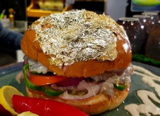 Sanduíche de peixe fermentado com folhas de ouro é servido no Egito