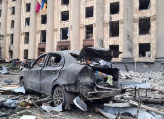 Explosão atinge prédio em Kharkiv, segunda maior cidade da Ucrânia; veja vídeo