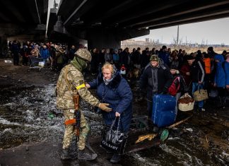Russos preparam ataque a Kiev em até 96 horas, diz instituto