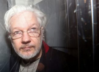 Justiça britânica rejeita recurso de Assange, fundador do WikiLeaks, contra sua extradição aos EUA