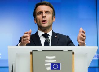 Macron diz que vai tentar a reeleição