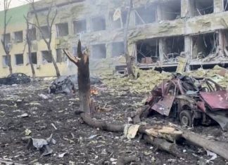Crianças sem comida no frio congelante: o drama na cidade sitiada de Mariupol